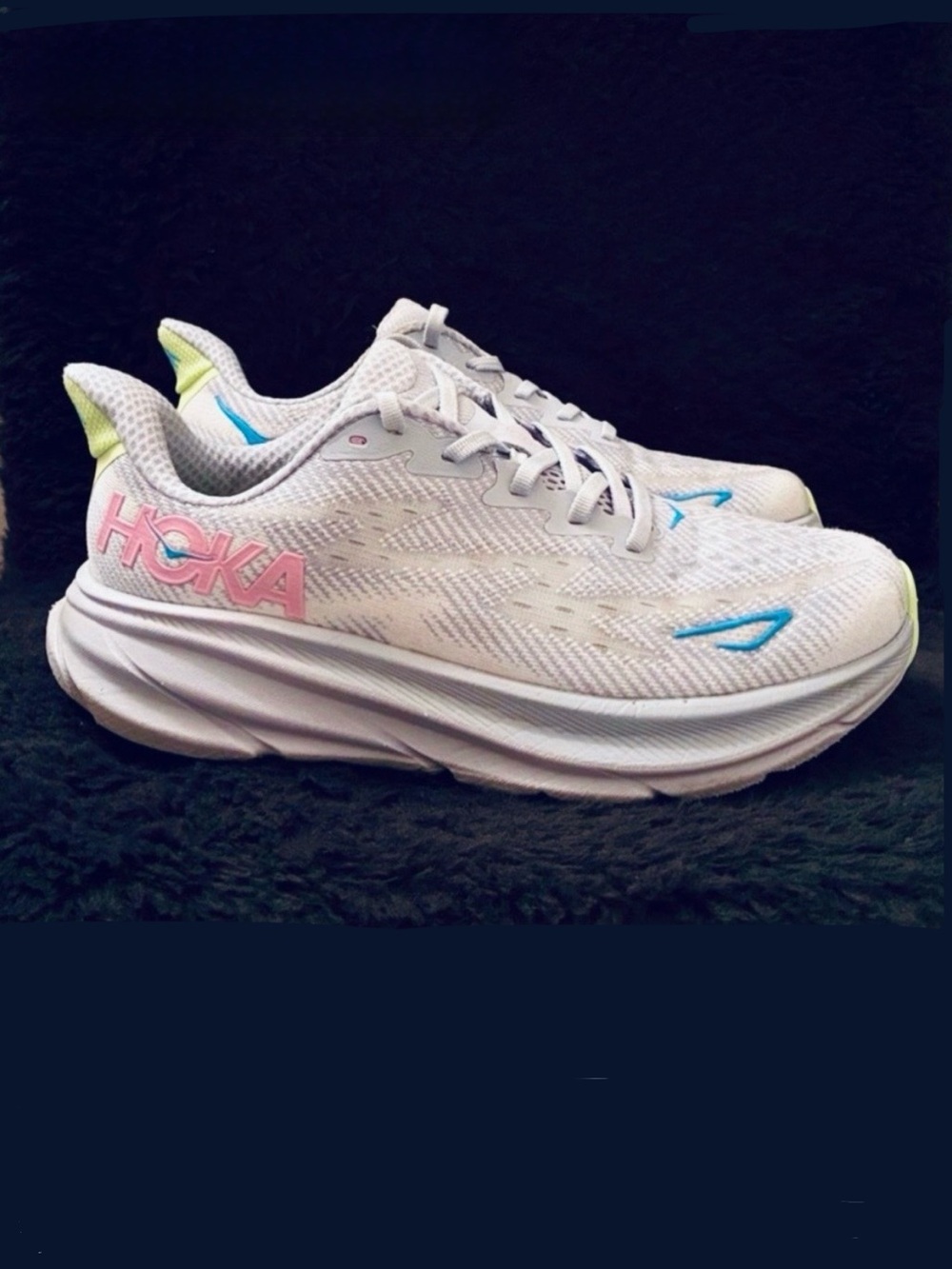 HOKA CLIFTON 9 - POWDER BLUE AND PINK LOGO - SIZE 7 - EUC